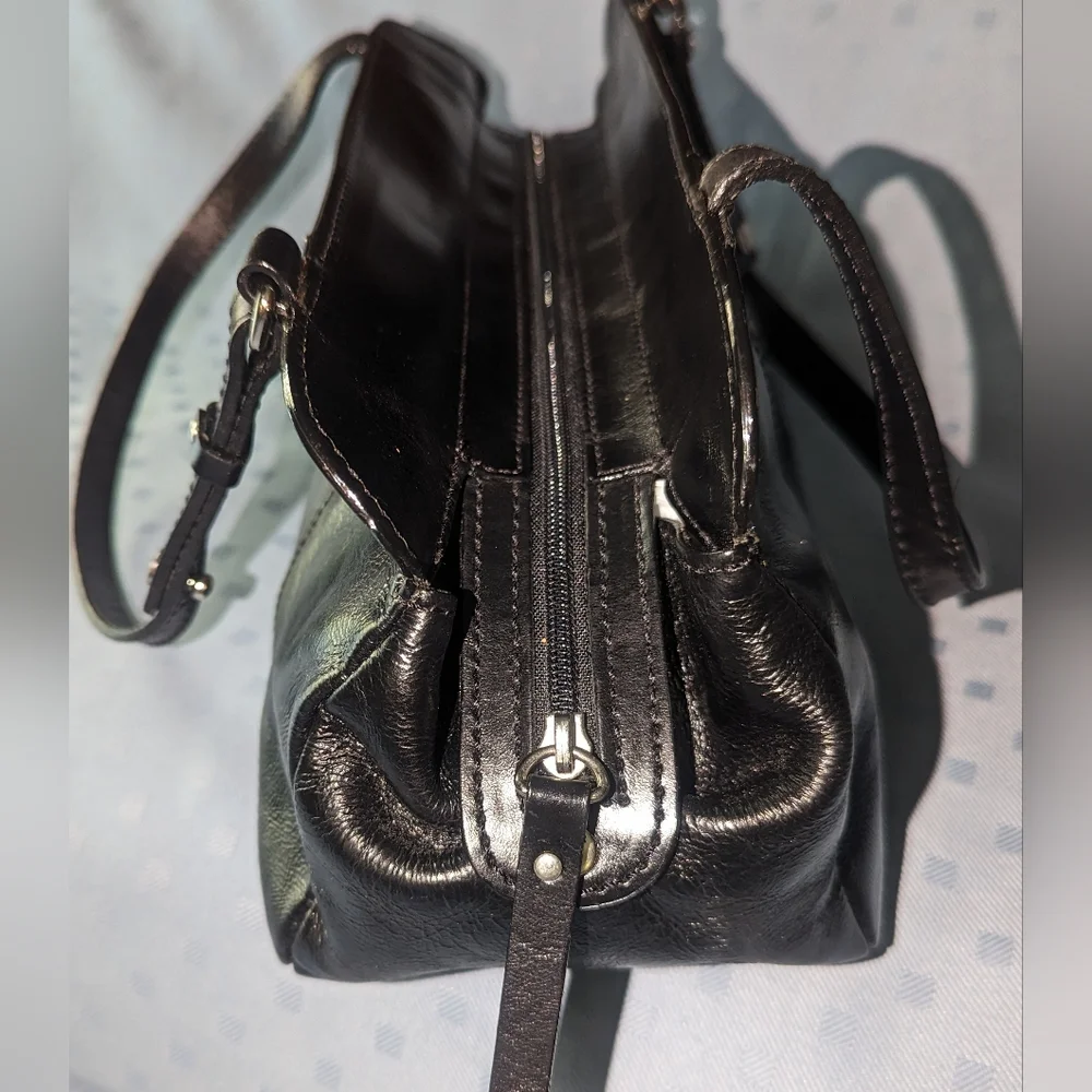 Arezzo black leather shoulder bag.